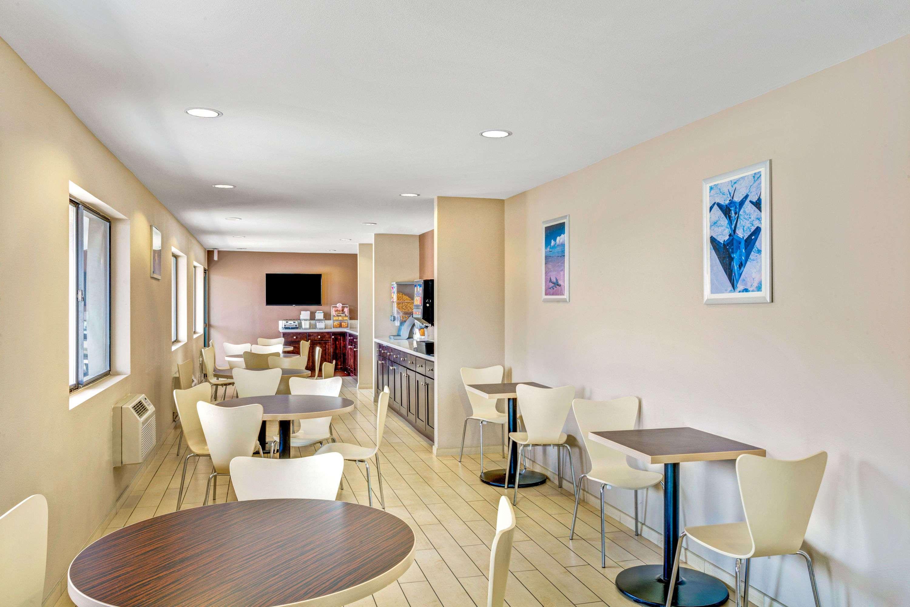 Super 8 By Wyndham Las Vegas Nellis Afb Area Exteriér fotografie
