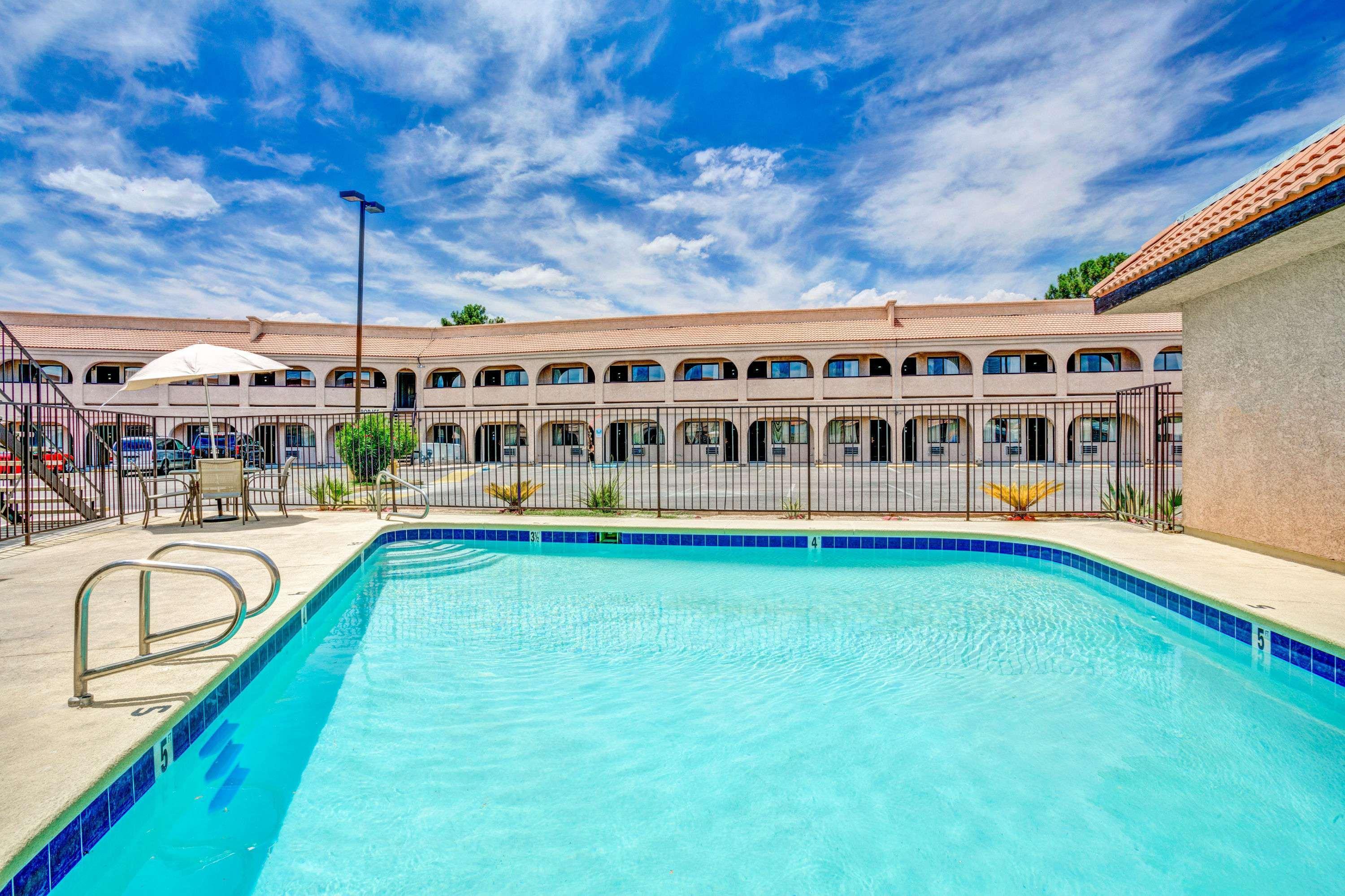 Super 8 By Wyndham Las Vegas Nellis Afb Area Exteriér fotografie